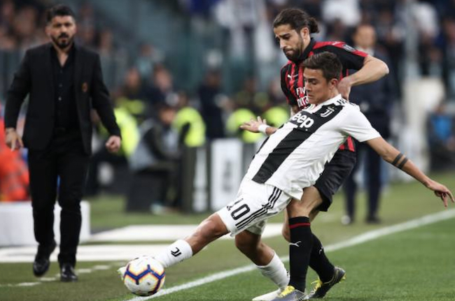 Juventus 2-1 AC Milan: Bà đầm già một tay cầm cúp vô địch